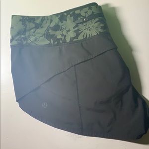 2.5” Green and Black Lululemon speed up shorts